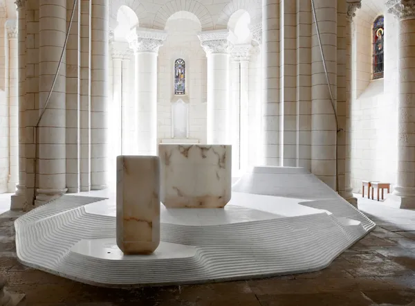 Liturgikus bútorzatot gondolt újra Mathieu Lehanneur