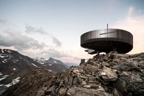 One with the mountains | The latest viewpoint in the Alps