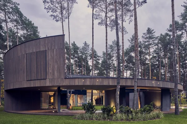 A circular home | Mobius Architekci