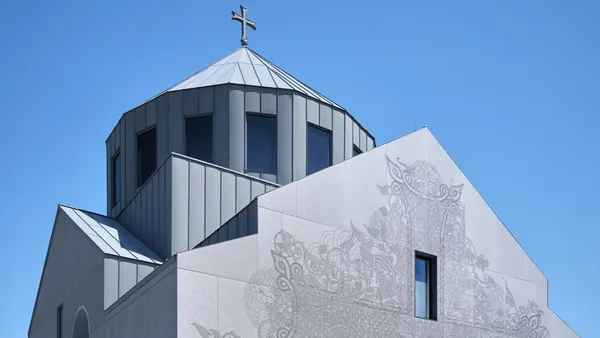 Régi és új találkozása | Örmény emlékek egy texasi templomon