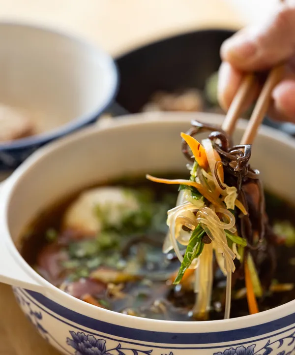 A csibészség és a tradíciók forgataga | NÁM – Taste of Asia