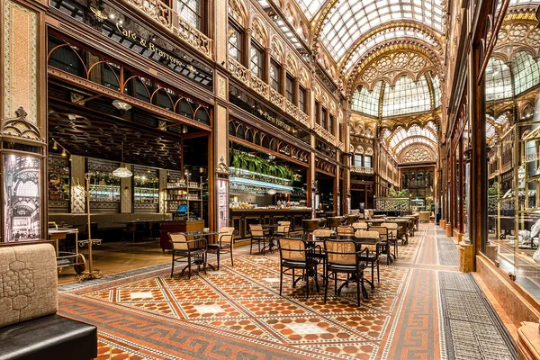 It’s like dining in a museum—Párisi Passage offers a revamped menu