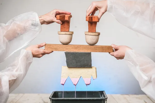 Toy or sculpture?—Introducing MY DVĚ