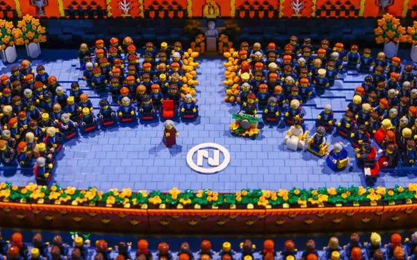A Lego elkészítette a Nobel-díjas lengyel költőnő, Szymborska modelljét