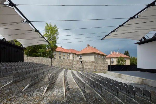 Outdoor cinema inspired by film references
